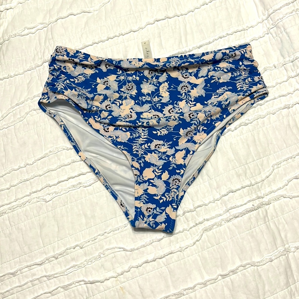 Cupshe bikini bottoms.